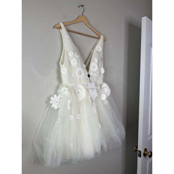 NWT Viktor & Rolf for BHLDN Petunia Floral Deep-V A-Line Mini Dress Ivory Size 6 - Picture 4 of 10